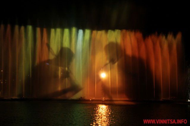 В Виннице открыт новый сезон работы светомузыкального фонтана Рошен.